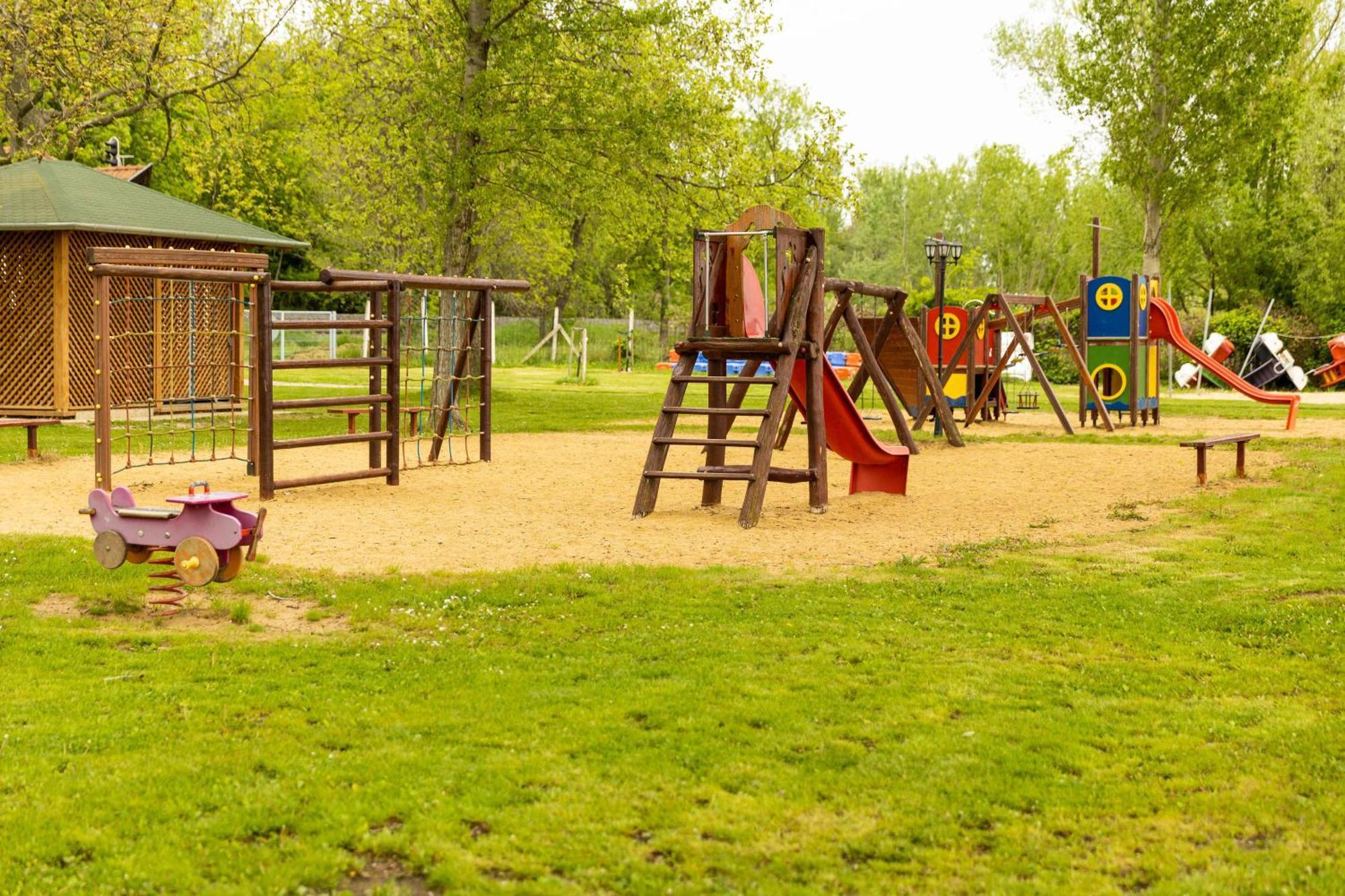 Gesztenye Nyaralopark Balatonudvari Exterior foto